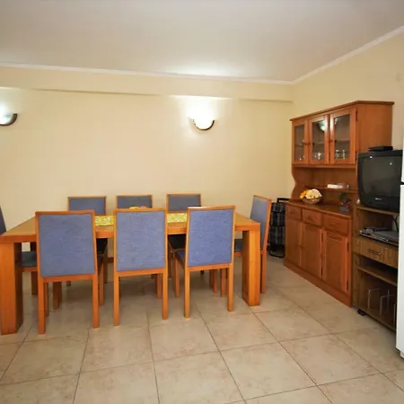 Old Town Apartment *