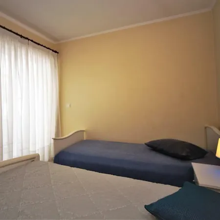 Old Town Apartment *